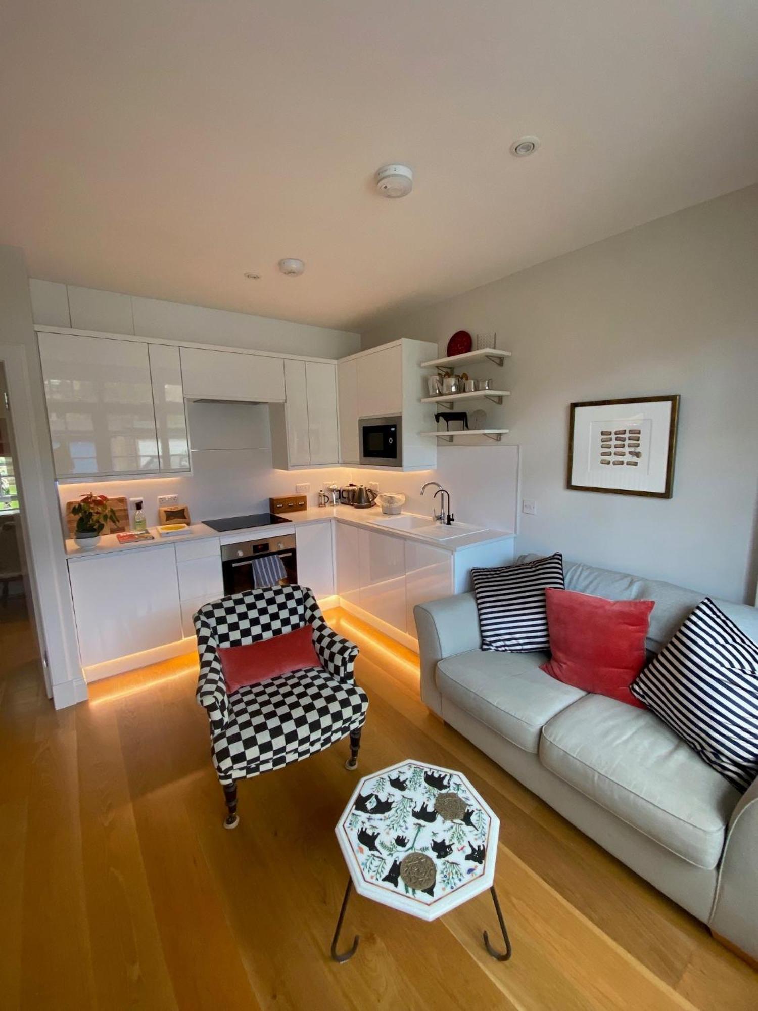 7A The Mews - Cottage In The City เอดินบะระ ภายนอก รูปภาพ